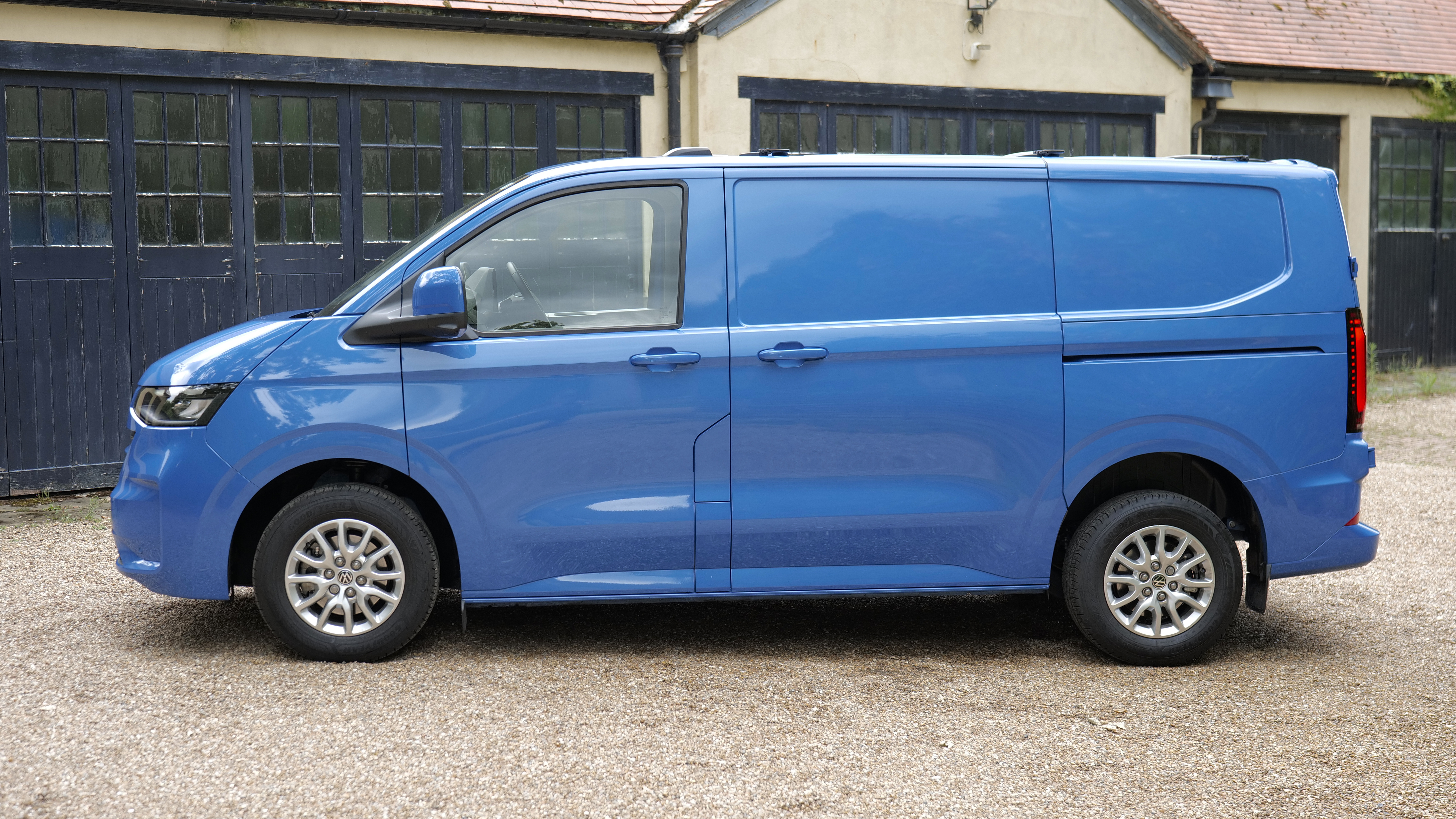 Volkswagen Transporter 100kW 70kWh Commerce Plus Van Auto